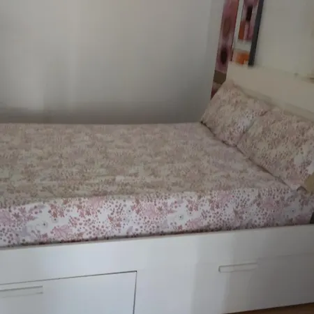 Semesterbostad Sandrine *