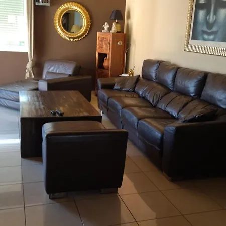 Semesterbostad Sandrine *